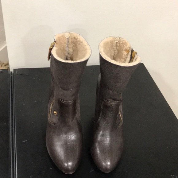 Shoes - Picture 4 of 9